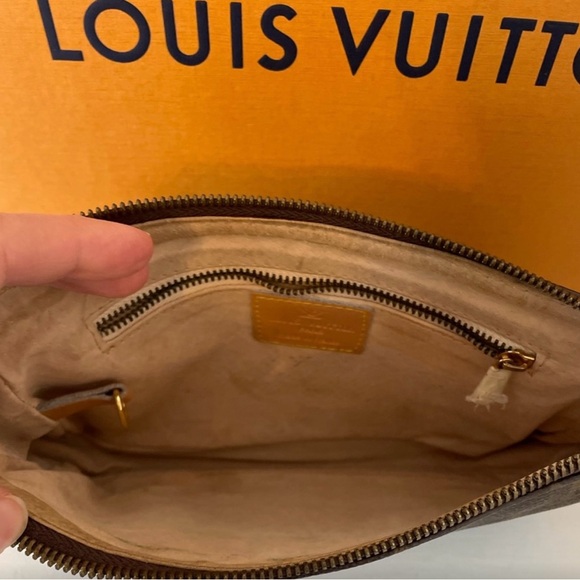 Louis Vuitton Pochette Monogram Purse - Picture 10 of 15